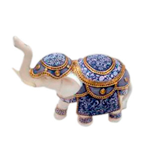 Elefante blanco con montura