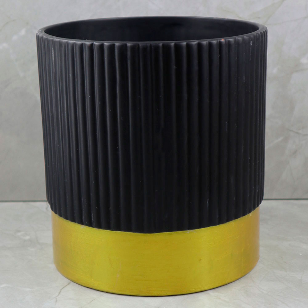 Maceta de ceramica negra - Galerías el Triunfo - 049072578085