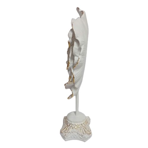 Flor blanca con dorado