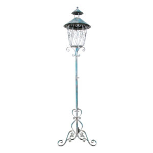 Farol de metal antiguo