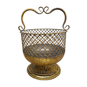 Candelabro de metal dorado