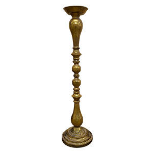 Candelabro de metal dorado