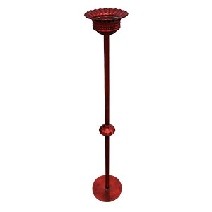 Candelabro de metal rojo