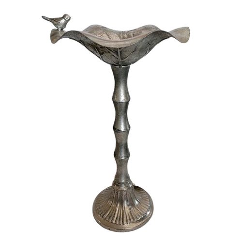 Candelabro de metal plateado