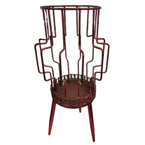 Candelabro de metal rojo