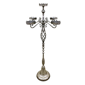 Candelabro de metal plateado