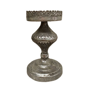 Candelabro de metal plateado