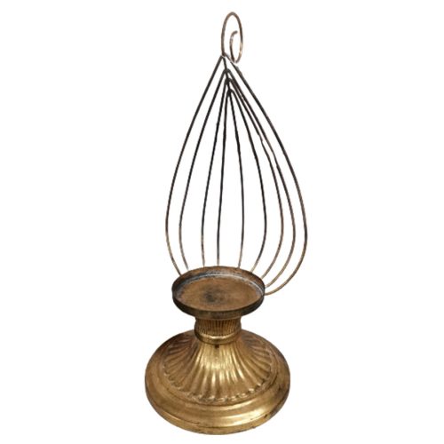 Candelabro de metal dorado