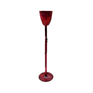 Candelabro de metal rojo