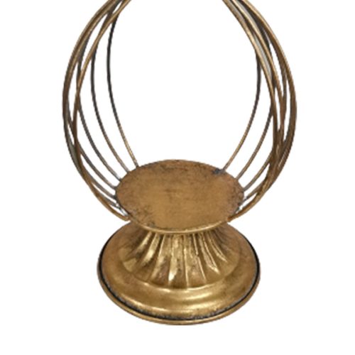 Candelabro de metal dorado