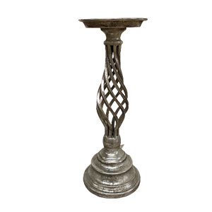 Candelabro de metal plateado