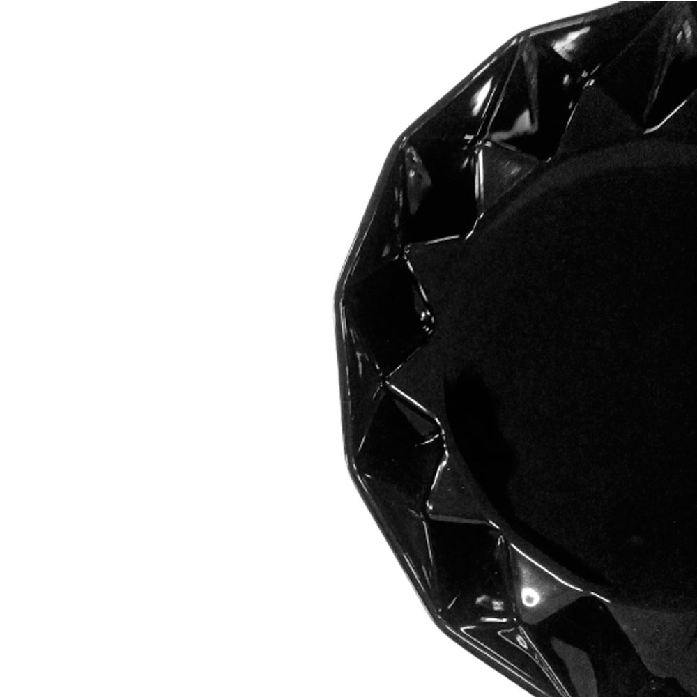 Plato de porcelana negra