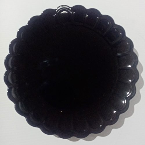 Plato de porcelana negra