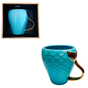 Taza azul de escamas