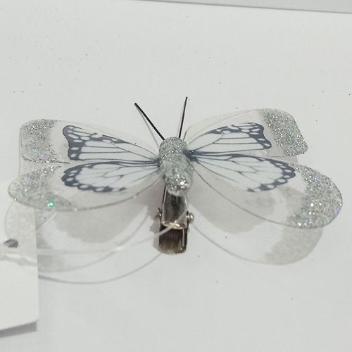 Mariposa plateada con pinza
