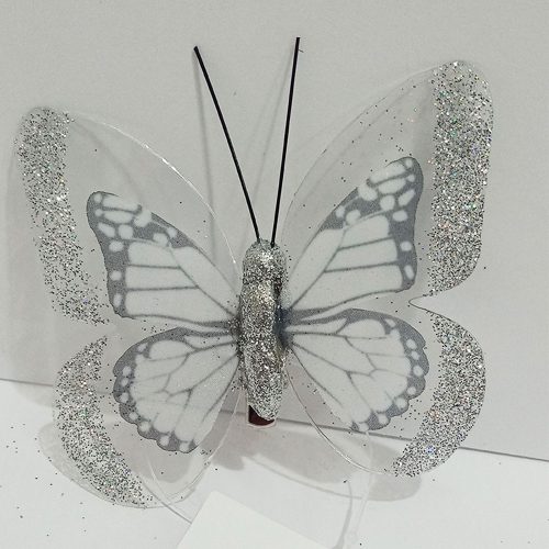 Mariposa plateada con pinza