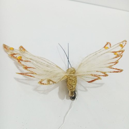 Mariposa dorada con pinza