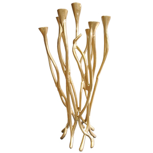 Candelabro de metal dorado