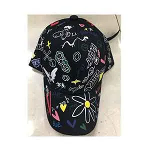 Gorra negra con estampado
