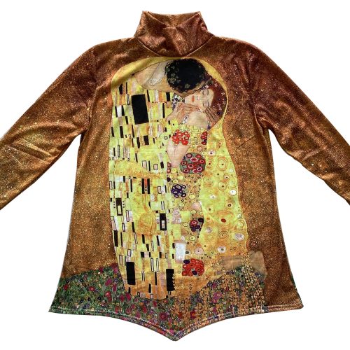 Blusa con pareja besándose