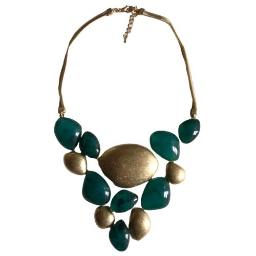 Collar de metal dorado