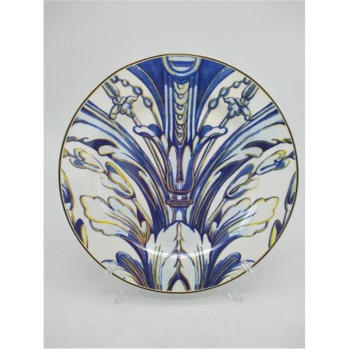 Plato de cerámica azul