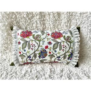 Cojín estampado flores blanco con verde y encaje de 30X50cm 100% Polyester