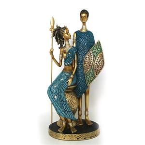 Pareja africana de poliresina con escudo y lanza azul de 15.5×11.5x38cm