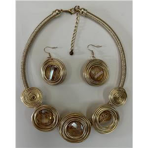 Juego de collar y aretes diseño tejido dorado con piedras ambar de 7x46x1cm