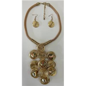 Juego de collar y aretes tejido dorado de 14x49x1cm