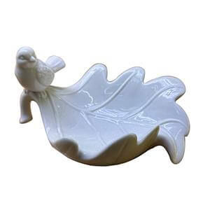 Dulcero de cerámica diseño hoja con ave blanco de 11x16x8.5cm