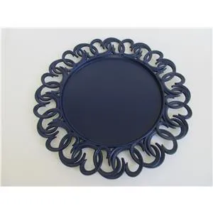Plato de presentación de plástico azul marino con aros en la orilla de 33x33x2cm