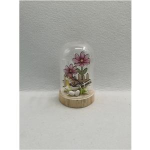 Capelo de cristal con base de madera y flor con pájaro dentro