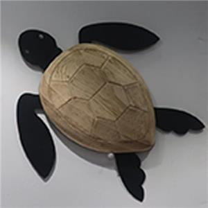 Tortuga de madera con aletas de metal