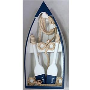 Lancha de madera con remos azul