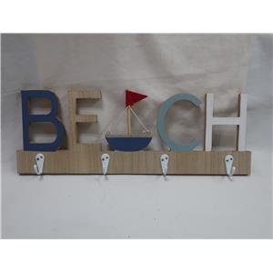 Perchero de madera con letras BEACH