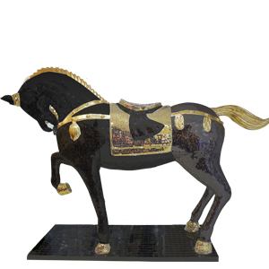 Caballo tapizado de espejos
