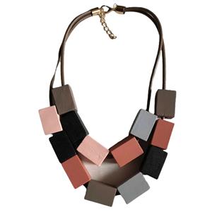 Collar con cubos