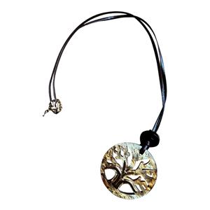 Collar con árbol