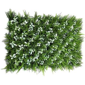 Tapete artificial  de follaje verde con blanco de  40x60x0.1cm