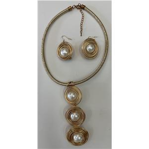 Juego de collar y aretes diseño tejido dorado de 12.5x61x1cm