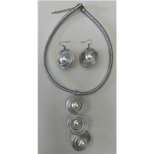 Juego de collar y aretes diseño tejido plateado de 12.5x61x1cm