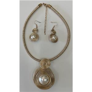 Juego de collar y aretes diseño tejido dorado de 8.5x46x1cm