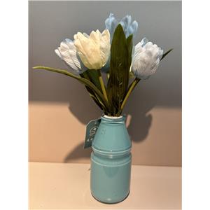 Florero azul con flores blancas de 6x6x24.5cm