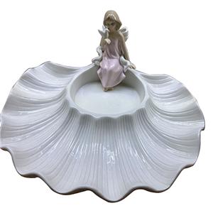 Dulcero de cerámica blanca con angelita de 26x31x14.5cm
