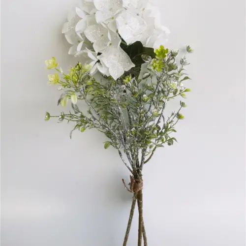 Ramo de follaje con flor de hortencia artificial blanca de 50cm