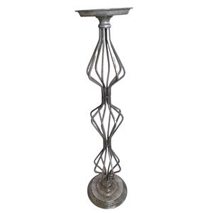 Candelabro de metal plateado
