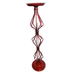 Candelabro de metal rojo