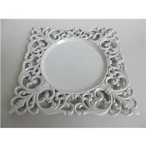 Plato de presentación cuadrado de plástico blanco diseño grecas en la orilla de 33x33x2cm