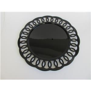 Plato de presentación de plástico negro con círculos en la orilla de 33x33x2cm